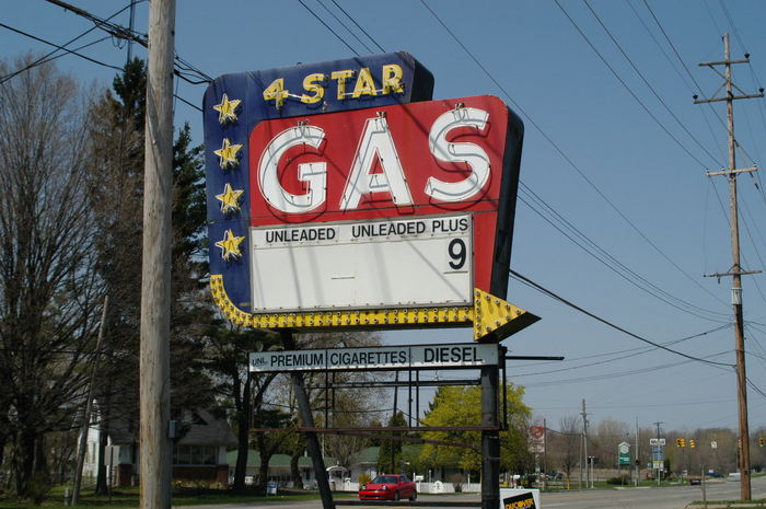 4 Star Gas - 2003 Photo (newer photo)